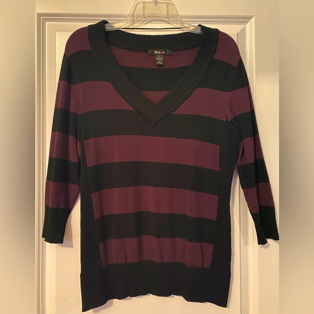 Black and purple 3/4 length sleeve sweater, large